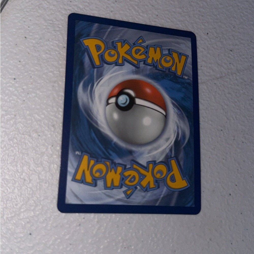 Charizard Pokémon Card - Picture 2 of 2